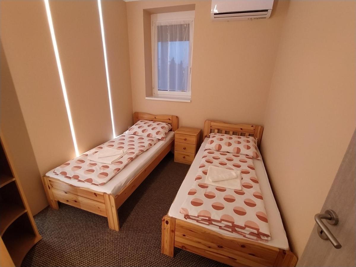 Emmabella Apartmanok Eger Eksteriør billede
