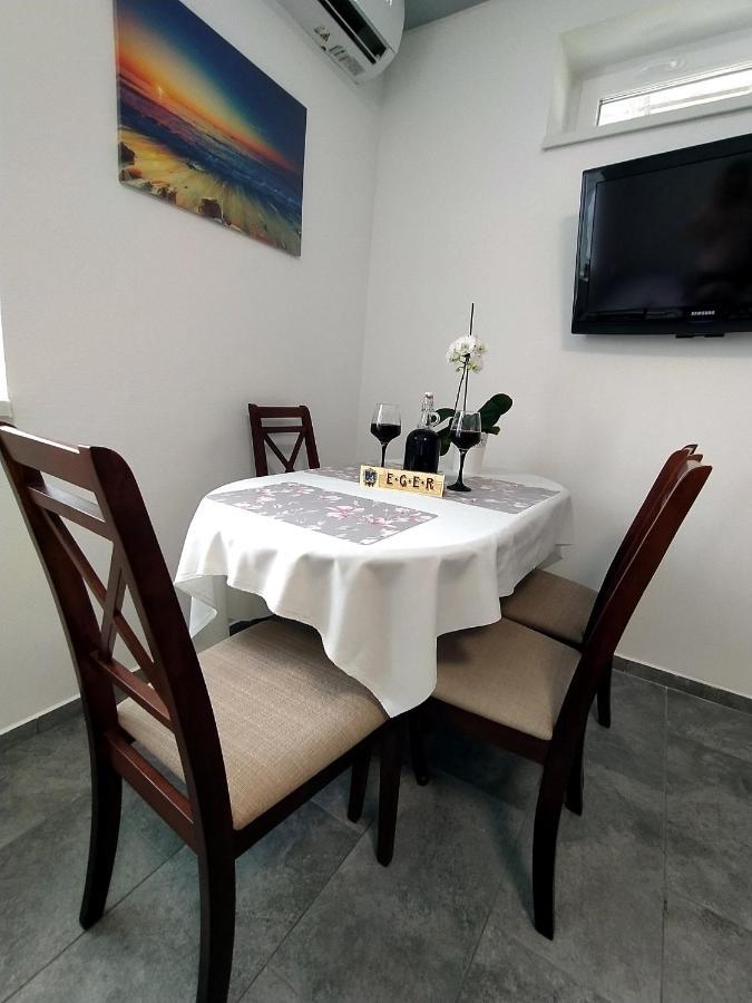 Emmabella Apartmanok Eger Eksteriør billede