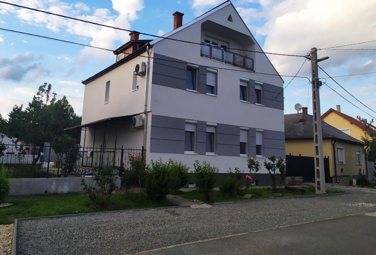 Emmabella Apartmanok Eger Eksteriør billede